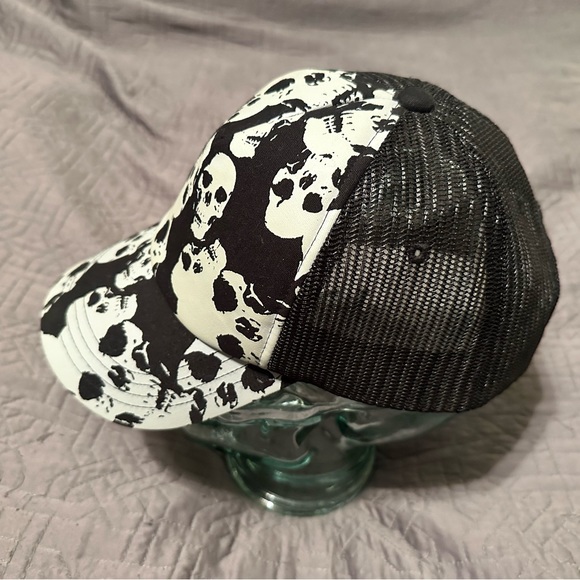 Black & White Skulls 💀💀💀Trucker Hat SnapBack adjustable Cap - Picture 2 of 5
